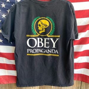 Vintage Y2K Black Obey Propaganda skull graphic tee with green accents Size L